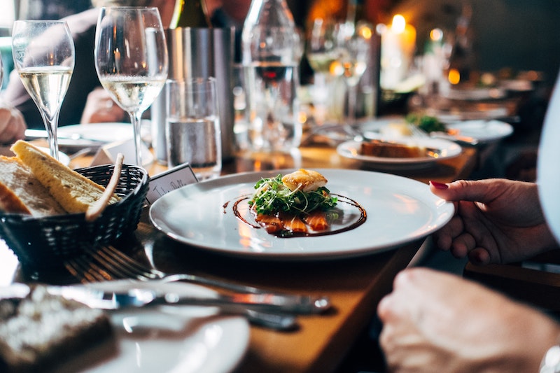 Plat de gastronomie française dans un restaurant de Paris