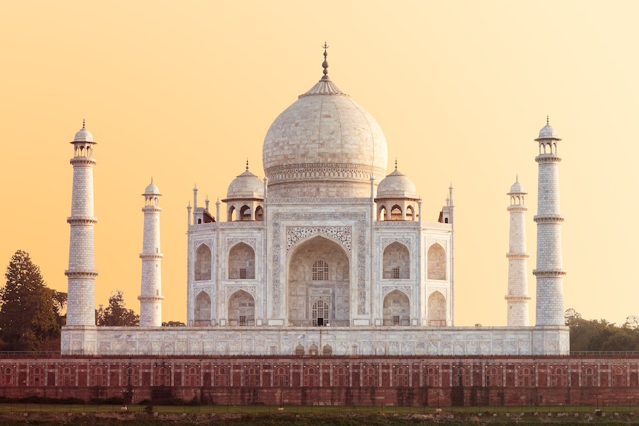 Taj Mahal en Inde au coucher du soleil