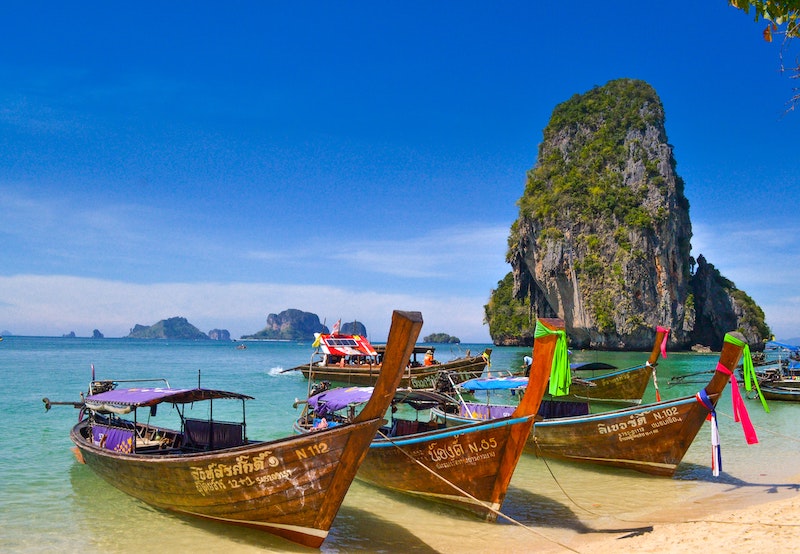 Bateaux sur une plage de Thaïlande