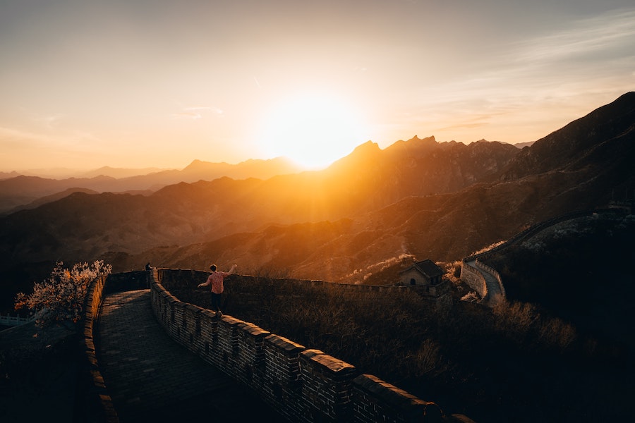 Lever de soleil sur la grande muraille de Chine