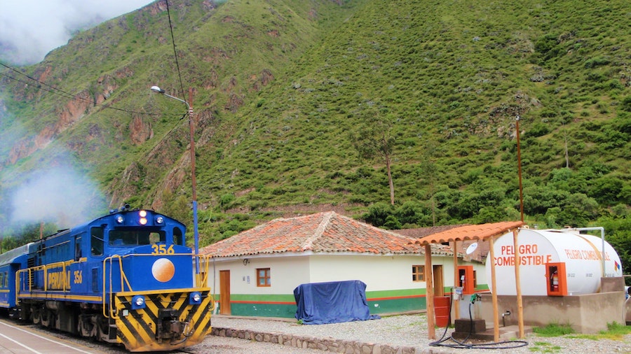 Train dans les montagnes