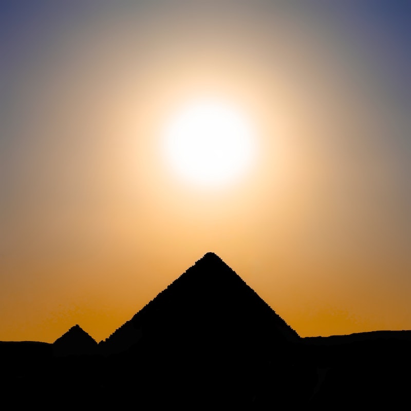 Pyramide de Gizeh au coucher du soleil