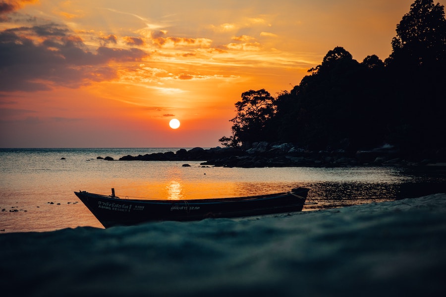 Coucher de soleil sur une des plages de Tarutao en Thaïlande