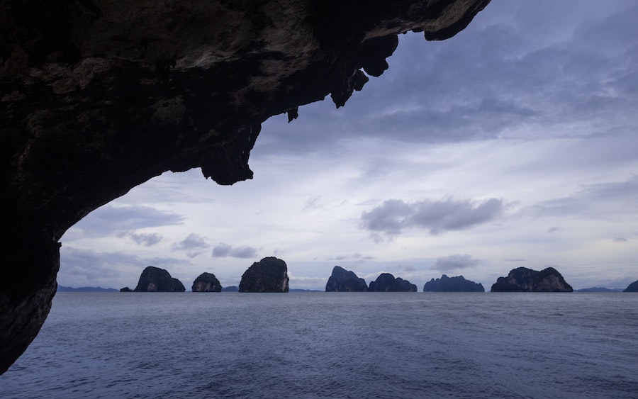 Falaises rocheuses de Phang Nga en Thaïlande