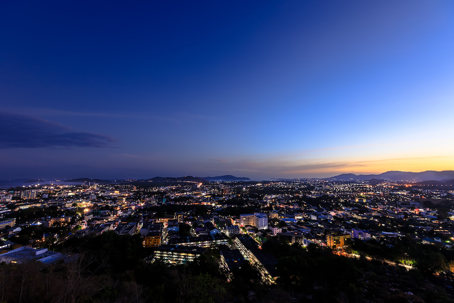 Vue panoramique de Phuket la nuit, Thaïlande