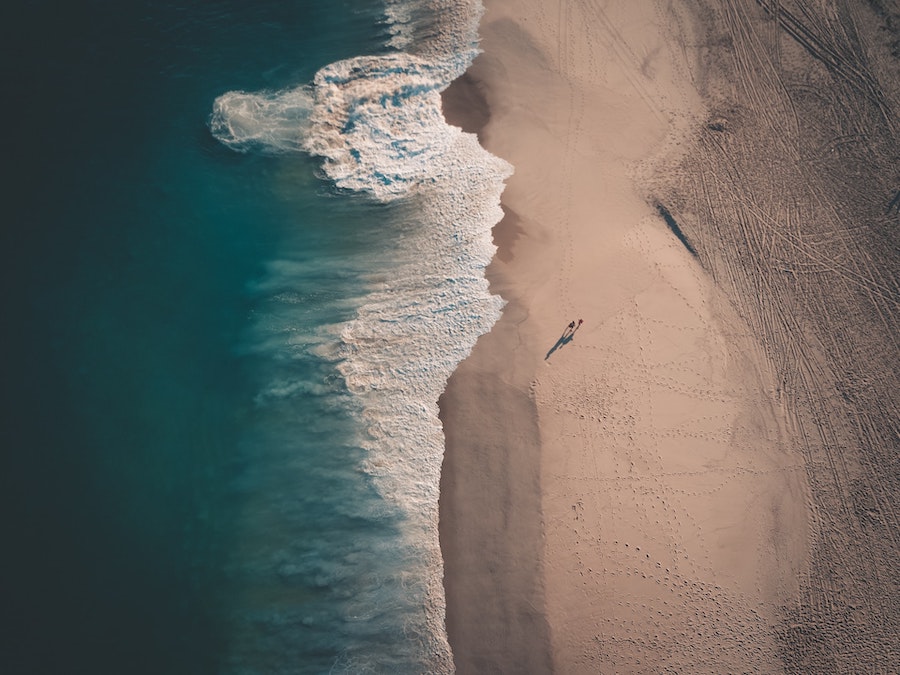 Plage de Piratininga au Brésil avec son sable chaud et son eau turquoise