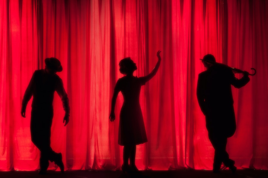 Pièce de théâtre au Teatro Popular Oscar Niemeyer de Niterói