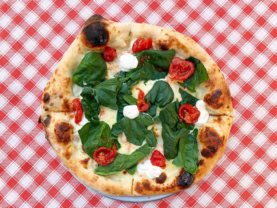 Déguster une pizza traditionnelle à Naples en Italie